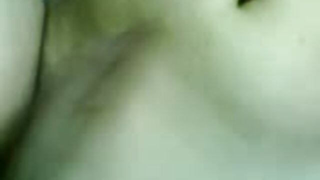 सानो रुसी प्रेमिका Herda Wisky एक कामुक blowjob दिन्छ र उनको बिल्ली चुदाई लिन्छ